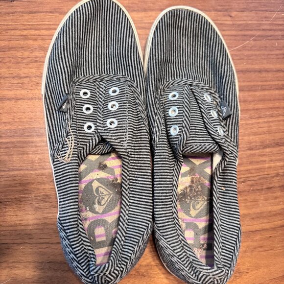 Worn Roxy Sneaker - Picture 1 of 2